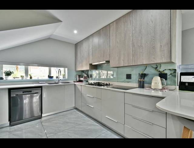 4 BEDROOM HOUSE FOR SALE IN EYE OF AFRICA